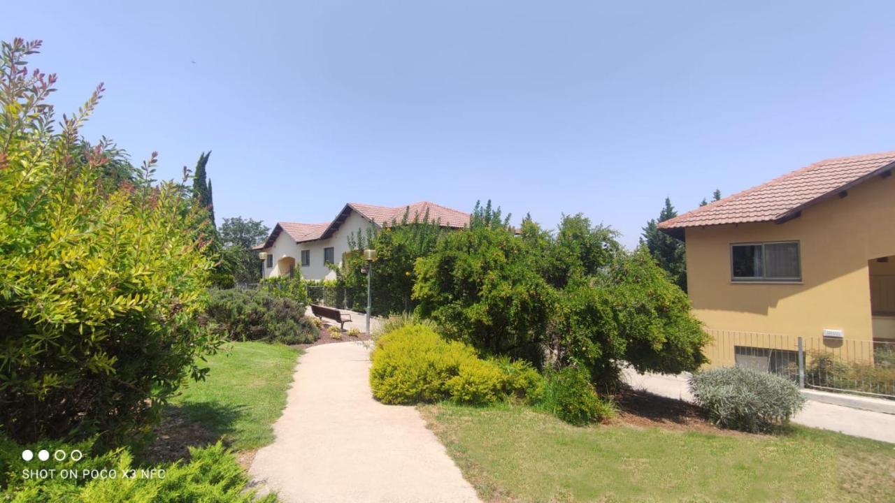 Tzuba Hotel Exterior photo