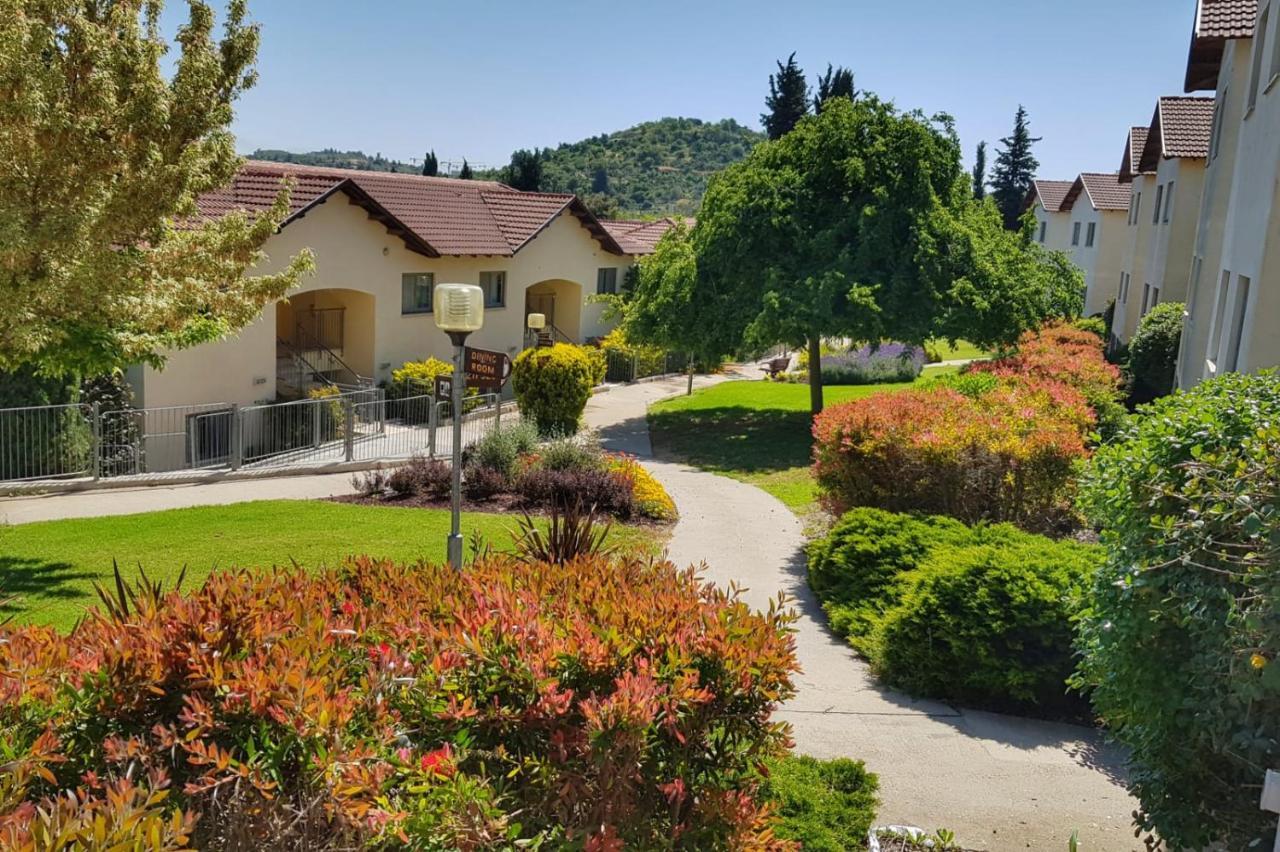 Tzuba Hotel Exterior photo
